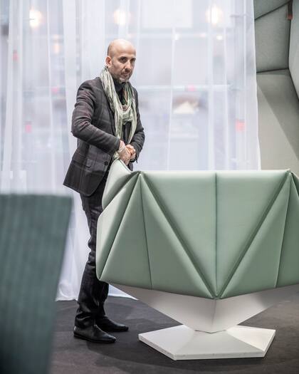 Las formas de abrir y cerrar el caparazón de fieltro, realizado con textiles que aíslan el sonido