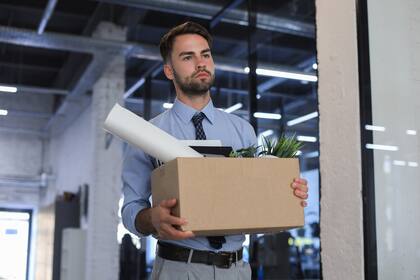 Las formas de despido también tienen que preocupar. No es lo mismo una persona que puede despedirse de sus colegas que aquellas organizaciones que esperan al cadáver organizacional que acaba de ser despedido con la gente de seguridad en la puerta de la empresa y con una caja con todos los petates del nuevo desempleado.