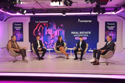 "Las fórmulas de los desarrolladores para seguir", Issel Kiperszmid (Dypsa Group), Carlos Spina (Argencons), Carla Quiroga (LA NACION), Gonzalo de la Serna (Consultatio) y Gerardo Azcuy (Azcuy)