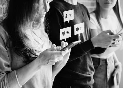 Las fotografías que se publican en redes sociales podrían relacionar a un solicitante de visa con el crimen