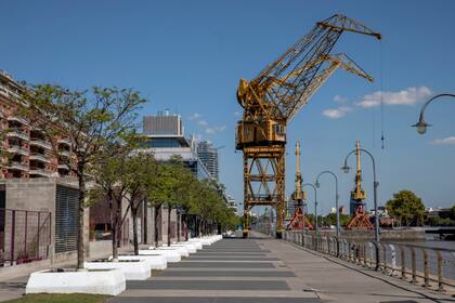 La zona turística de Puerto Madero desierta por la cuarentena por la pandemia coronavirus
