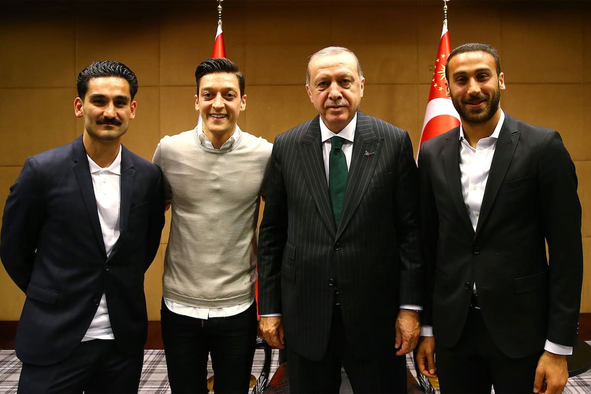 Las fotos que generaron la polémica en Alemania y la posterior renuncia de Ozil a la selección