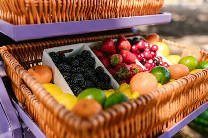 Las frutas frescas son accesibles, bajas en calorías y aportan fibra