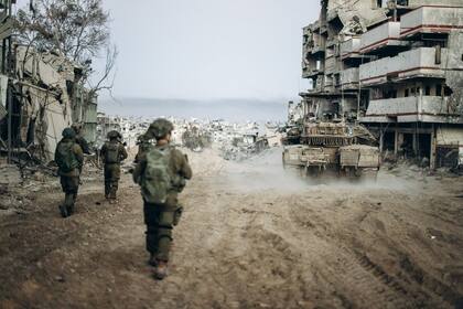Las Fuerzas Armadas de Israel han informado de que han comenzado ya la retirada de cinco brigadas de la Franja de Gaza, aunque han subrayado que la operación militar contra Hamas sigue adelante. (FUERZAS ARMADAS DE ISRAEL)