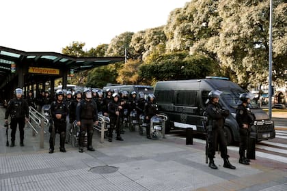 Las fuerzas federales brindarán apoyo a la Policía de la Ciudad en los accesos a la Capital y las estaciones de trenes
