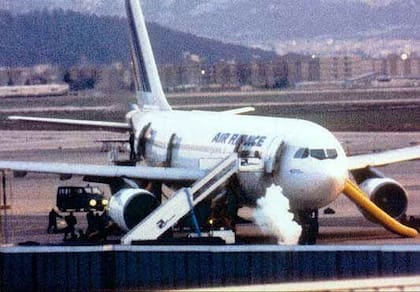 Las fuerzas francesas lanzaron humo y disparos para agarrar a los secuestradores