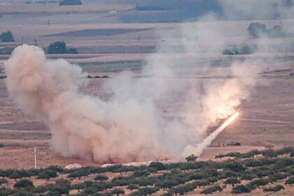 Las fuerzas turcas bombardearon ayer posiciones de las milicias kurdas en Ras al-Ain