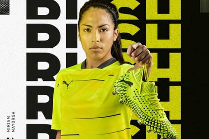 Las futbolistas firman contratos con las marcas deportivas a cambio de productos y la brecha con los varones es del 85%