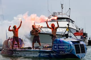 La historia de los tres hermanos que lograron la hazaña de remar 15.000 km desde Perú a Australia