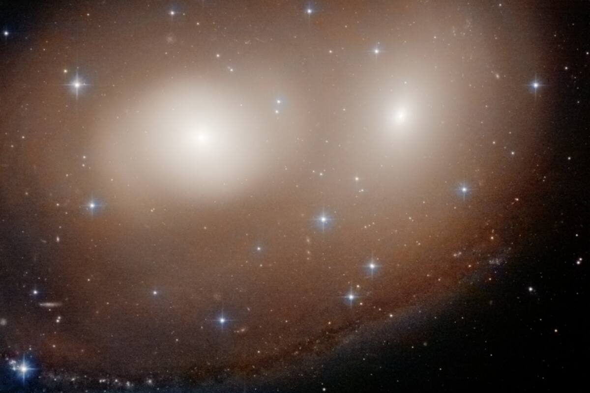 Las galaxias NGC 2292 y NGC 2293, en la constelación del Can Mayor. Fuente: NASA