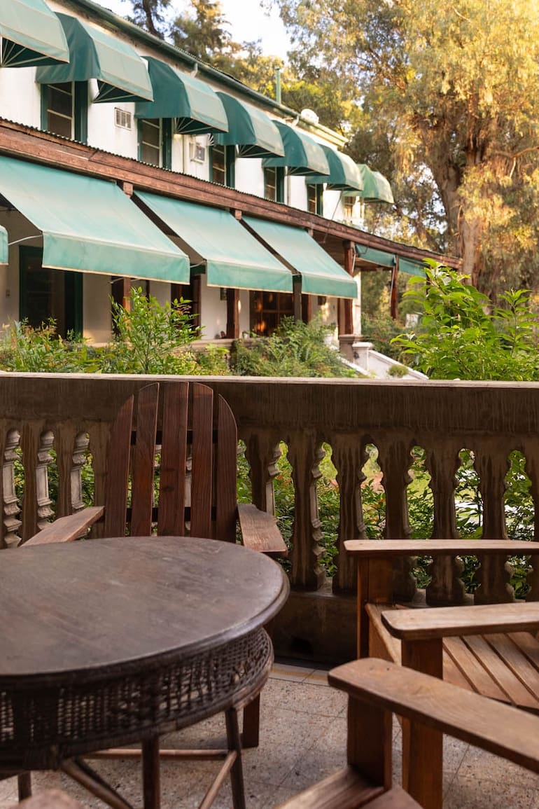 Las galerías del Hotel Yacanto.