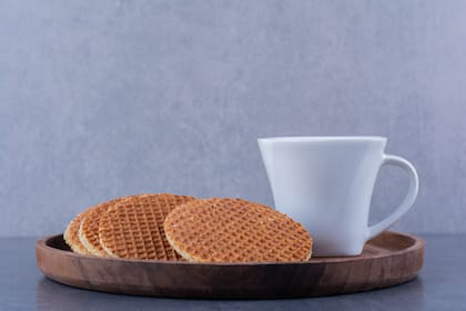 Las galletitas holandesas conocidas como stroopwafel obtuvieron el cuarto puesto ene l ranking de Taste Atlas (Foto: Freepik)