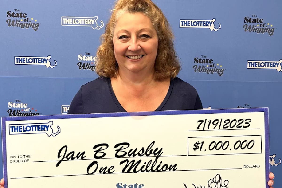 Las ganadoras de la lotería posaron con sus ganancias de Powerball