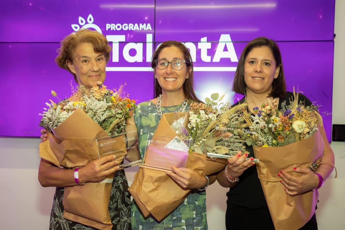 Las ganadoras del Programa TalentA 2022: Bibiana Ferrari, Sonia Garín y Fernanda Berlín