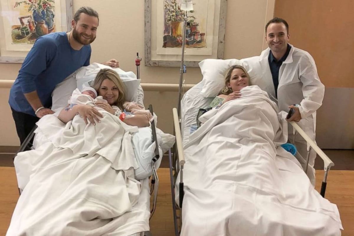 Las gemelas tuvieron a sus respectivos hijos en el mismo hospital, el mismo día, con el mismo médico y con apenas unas horas de diferencia