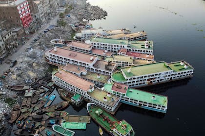 Barcos varados en Dhaka, Bangladesh