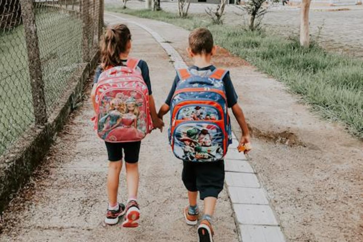 Las grandes mochilas con mucho peso pueden ser perjudiciales para la salud de los niños (Foto Pexels)