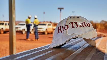 Las grandes multinacionales como Rio Tinto, que buscan maximizar los rendimientos del capital invertido mientras adoptan un enfoque cauteloso respecto a los riesgos