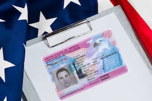 Adiós permiso de trabajo: el limbo migratorio al que se suman miles de migrantes DACA