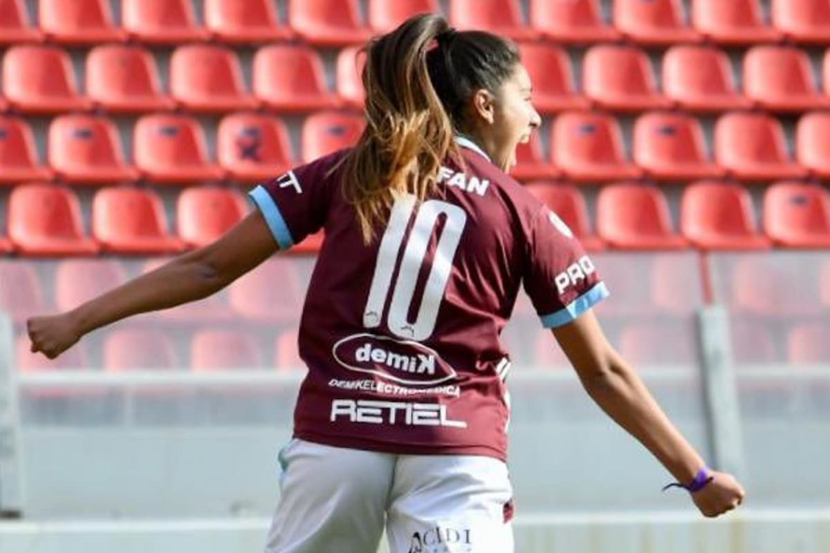 Las Guerreras vencieron a las Diablas por 3 a 2 con goles de Daiana Falfan (en dos ocasiones) y Chiara Magni