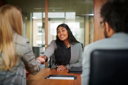 Las habilidades blandas son aquellas que nos permiten relacionarnos y trabajar mejor con otros
