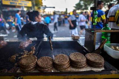 Las hamburguesas promedian $ 30, pero son bastante más chicas que lo normal