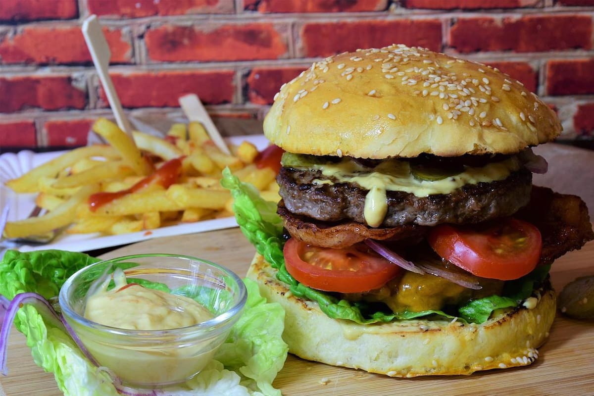 Las hamburguesas son de las comidas preferidas en Estados Unidos