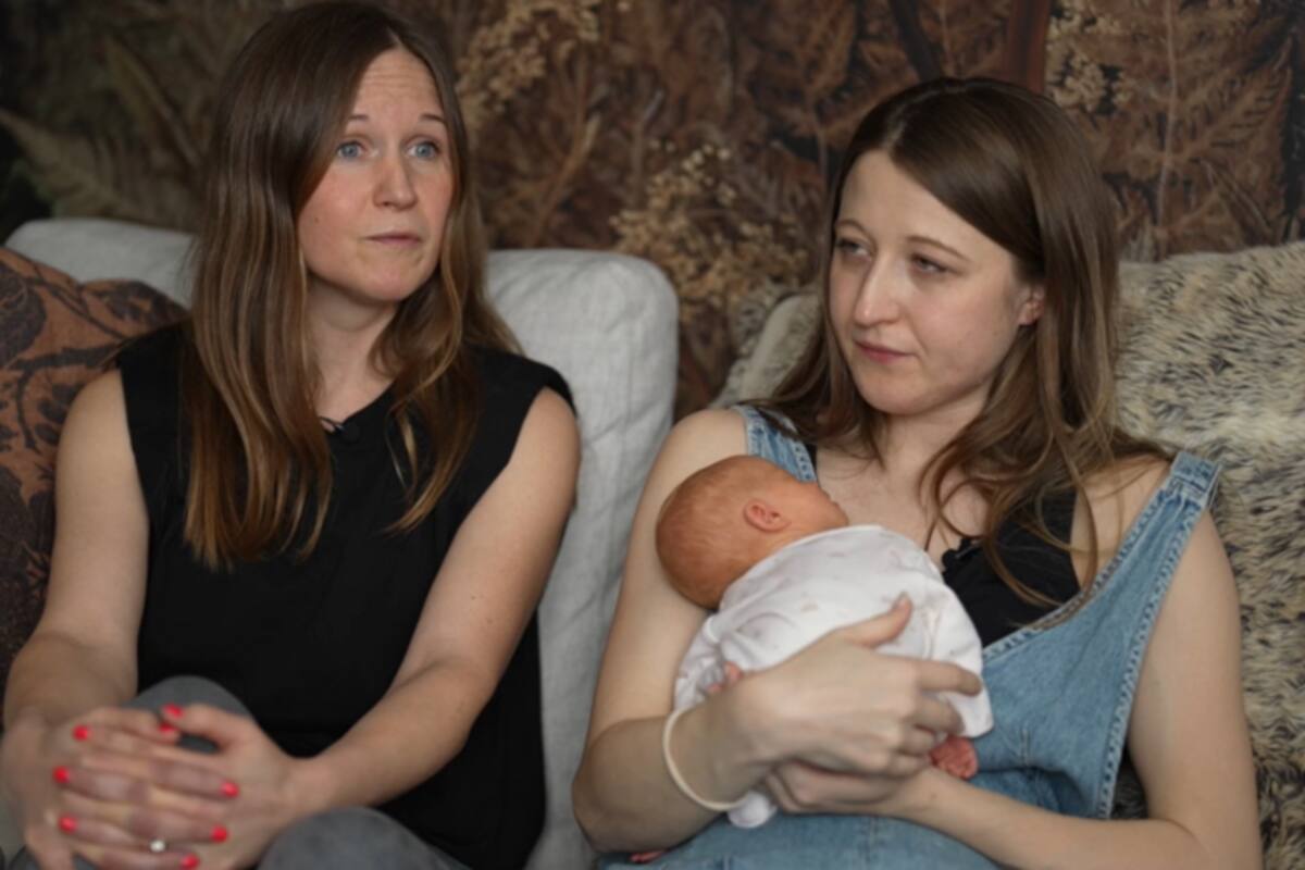 Las hermanas Amy y Grace con la bebé Amy, que nació del útero que una hermana le donó a la otra