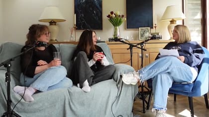 Las hermanas comenzaron un podcast en marzo para compartir sus historias