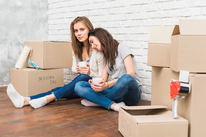 Las hermanas decidieron mudarse sin muebles para evitar los altos costos de los camiones de mudanza