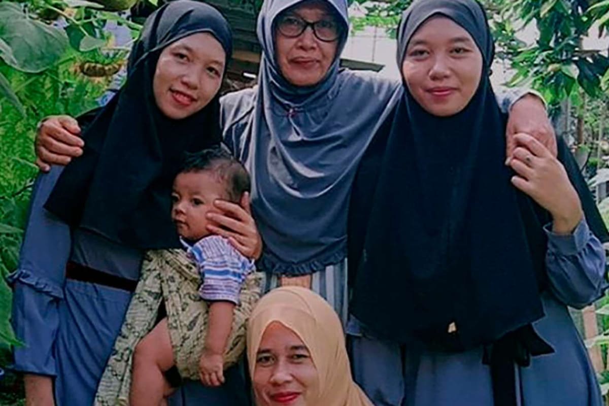 Las hermanas fueron separadas al nacer, y mientras una buscó a la otra durante años, gracias a la red social finalmente pudieron conocerse.