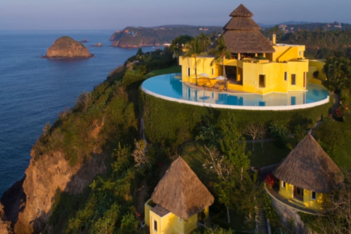 Las hermanas Kendall y Kylie Jenner se tomaron unos días de vacaciones en México y la prensa local reveló cómo es la casa donde se hospedan