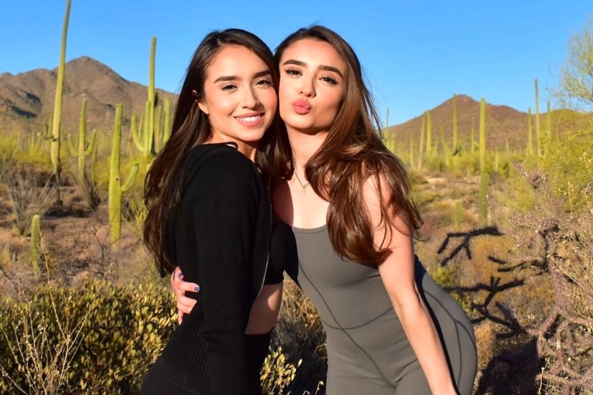 Las hermanas María Isabel y María Teresa del dúo regional mexicano Las Marías