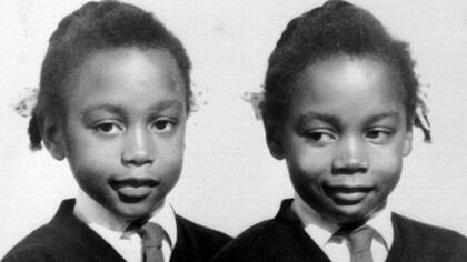 Las hermanas nacieron en Yemen antes de mudarse con su familia a Yorkshire, Devon y finalmente al oeste de Gales