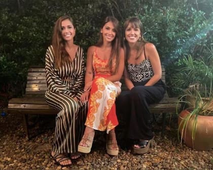 Las hermanas Roccuzzo: Carla es la menor, Antonela es la del medio y Paula la mayor (Foto: Instagram @antonelaroccuzzo)