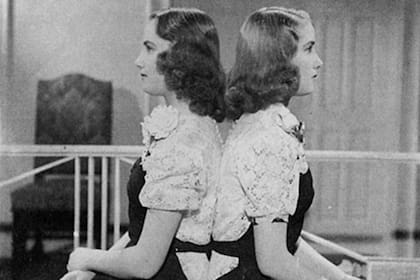 Las gemelas Silvia y Mirtha Legrand, foto de comienzos de la década de 1940