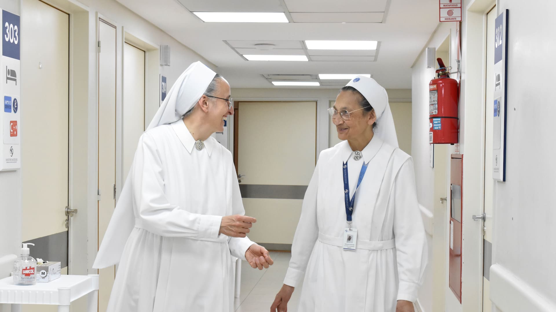 Las hermanas Teresa y Mercedes viven en el quinto piso de Mater Dei junto a otras 6 religiosas (Foto: Irene Robert - Gentileza Sanatorio Mater Dei)