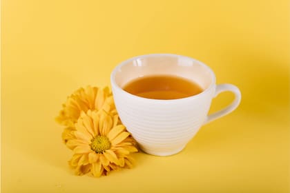 Las hojas se comen crudas o cocidas, las flores se infusionan y las raíces se usan como sustituto del café