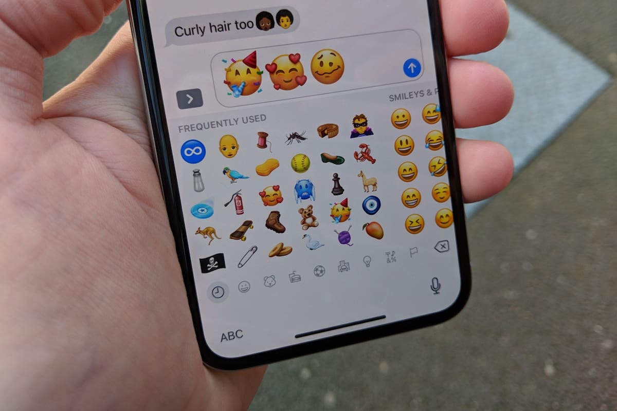 Las ilustraciones con corazones son las más utilizadas desde smartphones según el buscador de Internet y la red social más grande del mundo