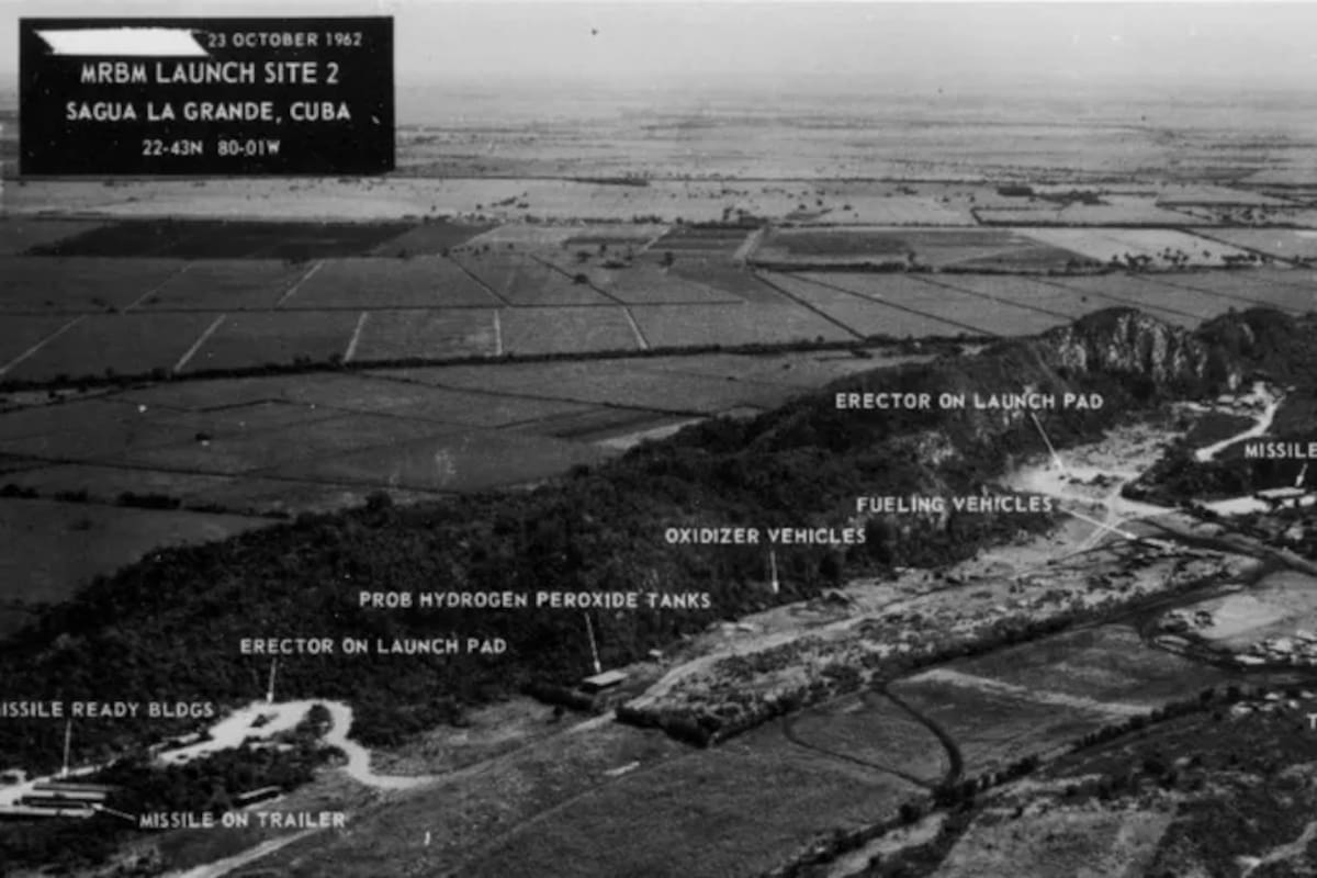 Las imágenes captadas en vuelos de baja altura por el el capitán William Eckner fueron las primeras que confirmaron, sin margen de duda, la presencia misiles soviéticos en Cuba con un alto nivel de preparación para su lanzamiento