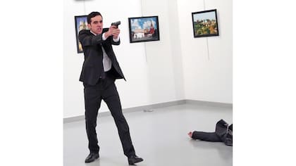 Las imágenes captadas por Burhan Ozbilici de la agencia AP recorrieron el mundo
