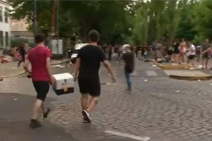 Las imágenes de heladeritas para conservar bebidas y la ausencia de tapabocas fueron dos postales repetidas durante las primeras horas de esta mañana en paseos porteños; en este caso, en Liniers