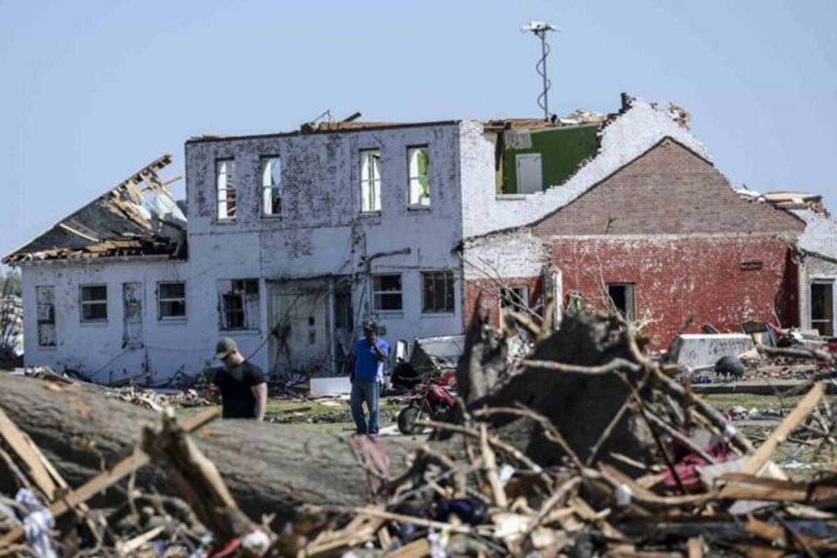 Las imágenes de la devastación en Mississippi tras el paso del tornado que dejó al menos 26 muertos