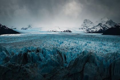 Las imágenes de la espectacular formación de nubes, las capturó en el glaciar Perito Moreno