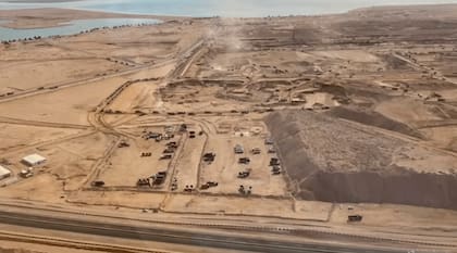 Las imágenes de los drones muestran cómo los constructores están trabajando en las primeras fases del proyecto