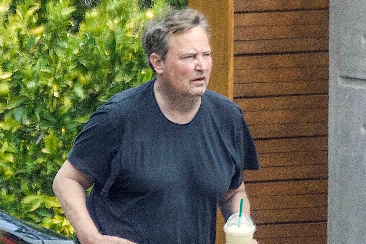 Las imágenes de Matthew Perry por las calles de Los Ángeles que generan preocupación