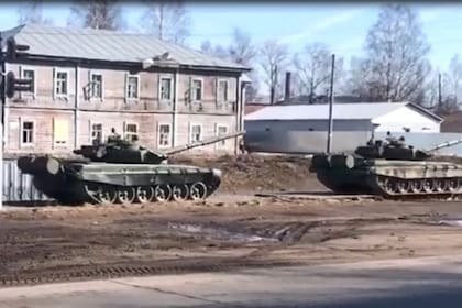 Las imágenes del despliegue de fuerzas rusas hacia el este de Ucrania comenzaron a circular desde finales de marzo
