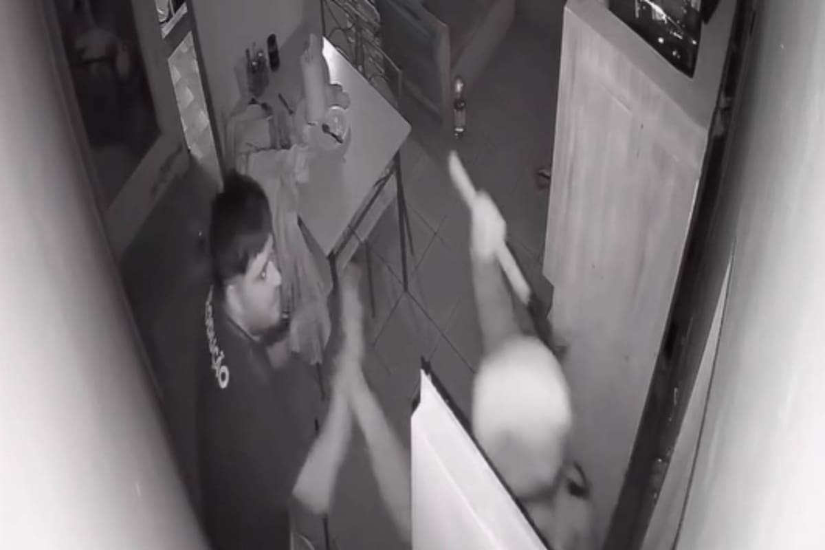 Las imágenes del golpe que le dieron a un hombre durante la entradera en su casa