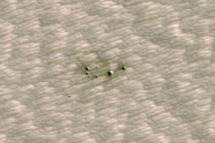 Las imágenes fueron tomadas por la cámara del orbitador MRO y detectadas por un clasificador automatizado de cráteres