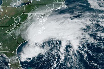 Las imágenes satelitales revelan una amplia zona de nubosidad frente a las costas del Atlántico de EE.UU.